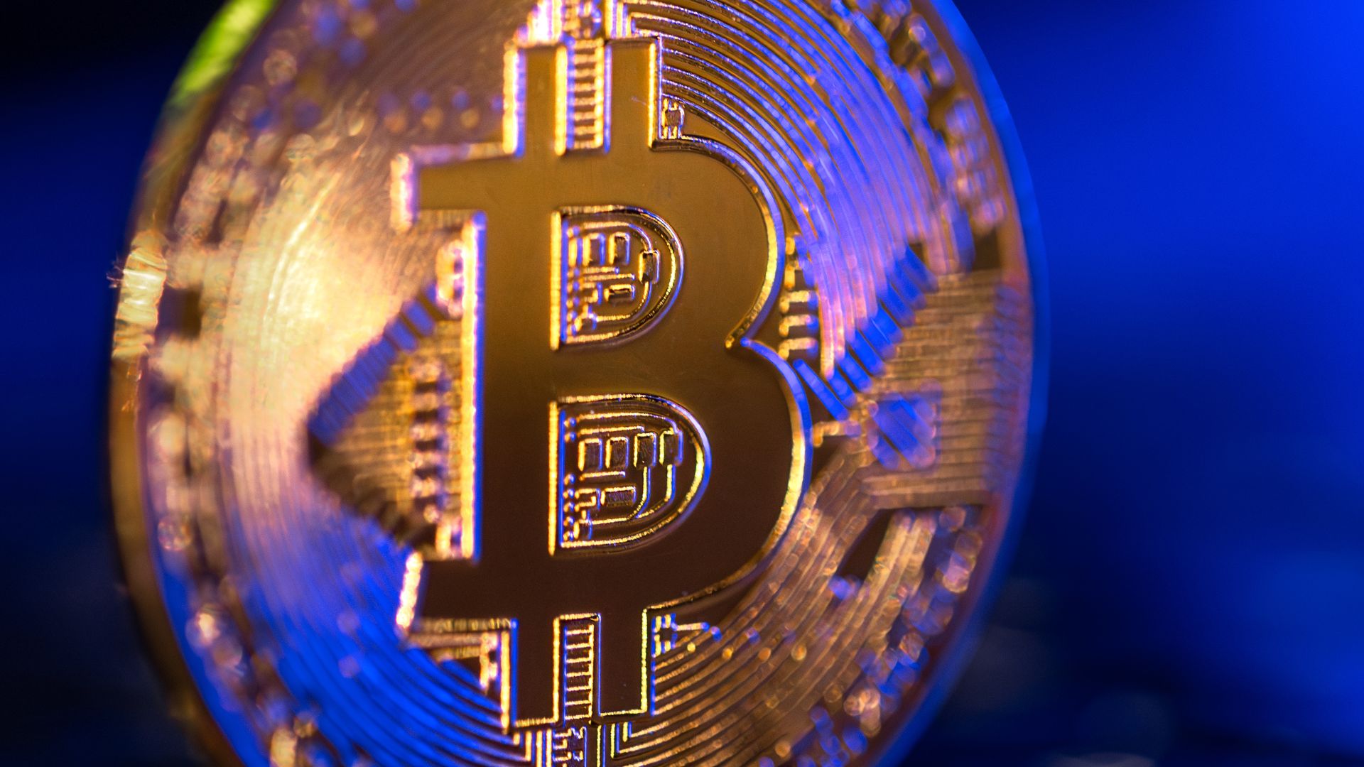 Por que o Bitcoin ainda cai em crises mesmo sendo “porto seguro”?