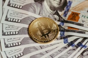 Bitcoin hoje em correlação negativa com o índice do dólar DXY; pressão de venda do bitcoin; preço do bitcoin