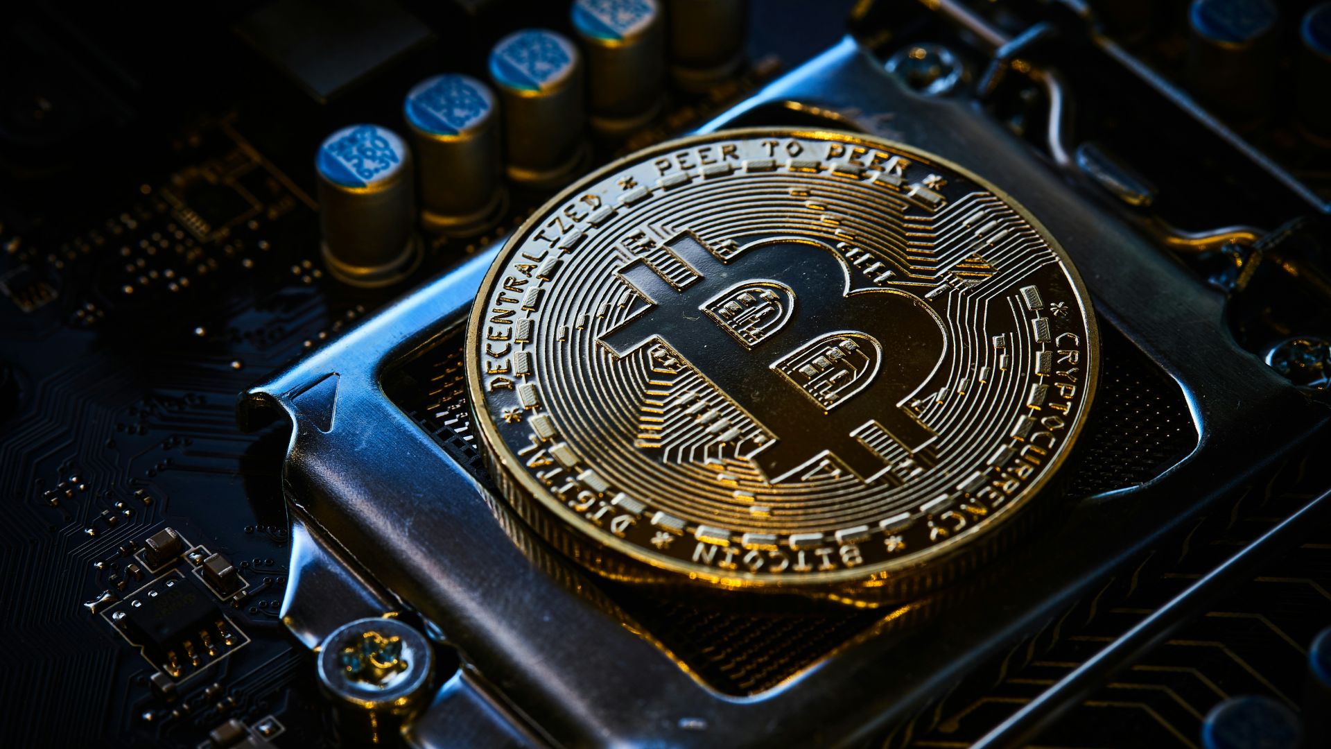 Fazenda de mineração de criptomoedas é descoberta em território do Comando Vermelho