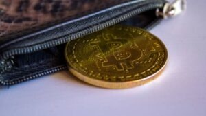 nova carteira de criptomoedas integrada em aplicativo de investimentos fácil de usar no celular