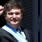 Governo Milei sob pressão: declaração de Bitcoin de chefe de gabinete gera suspeitas na Argentina