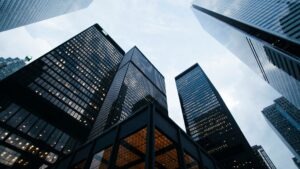 Gráficos de finanças descentralizadas integrados a terminais financeiros institucionais de mercado; stablecoins; mercado de criptomoedas; API de swap de criptomoedas; liquidações no mercado cripto; venture capital em cripto; infraestrutura de IA; startups de Web3; grandes bancos e criptomoedas; compras corporativas de Bitcoin; USDC; tokenização de ativos; investimento em criptomoedas
