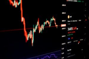 análise técnica mostrando queda de volume no mercado de criptomoedas; dados on-chain; segurança em criptomoedas; ações tokenizadas; stablecoins de moedas locais; venda de bitcoin