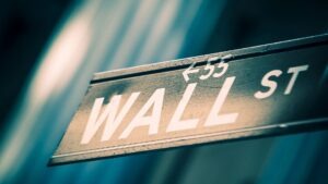 wall street, Infográfico sobre o funcionamento de domínios em blockchain e sua integração de segurança com o sistema de internet DNS no Brasil; humanos oráculos para IA; desenvolvedores do bitcoin propõem atualização de privacidade na rede da criptomoeda; segurança quântica na Web3; computação quântica; ações tokenizadas; blockchain no setor público; tokenização de ativos; Ações tokenizadas, ativos tokenizados