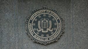 ex-agente do FBI preso por roubar criptomoedas de investigações oficiais