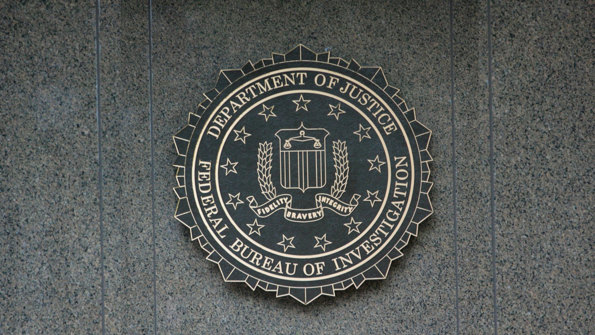Ex-agente do FBI é acusado de roubar US$ 1 milhão em criptomoedas e pedir dicas de fuga ao ChatGPT
